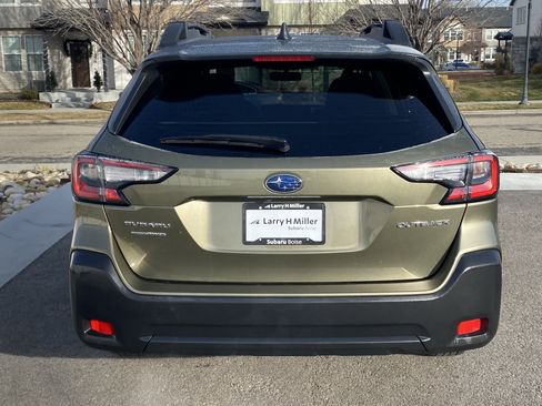 Used 2025 Subaru Outback Premium image 5