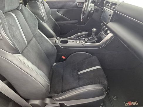 Used 2025 Toyota GR86 Premium RWD image 27