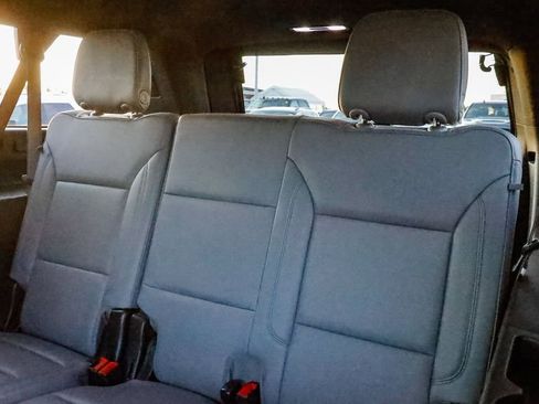 Used 2024 Chevrolet Suburban LT image 21