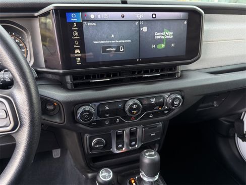 Used 2025 Jeep Wrangler Sport image 15