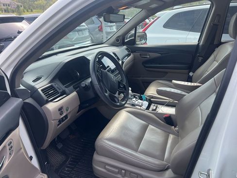 Used 2019 Honda Pilot Touring image 5