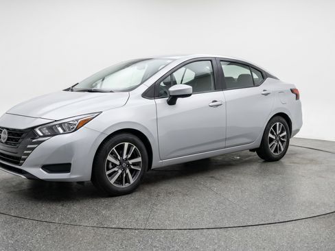 Used 2025 Nissan Versa SV FWD image 3