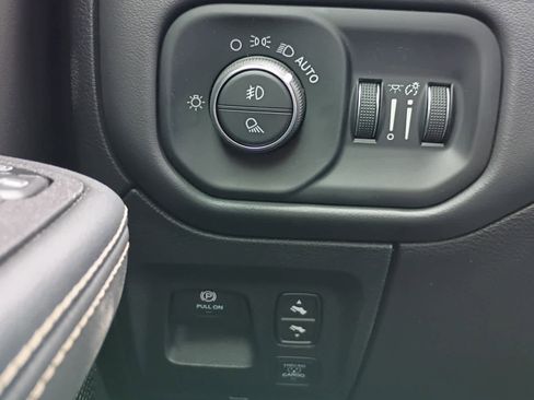 Used 2025 RAM 1500 Limited w/ Trailer Tow Group image 26