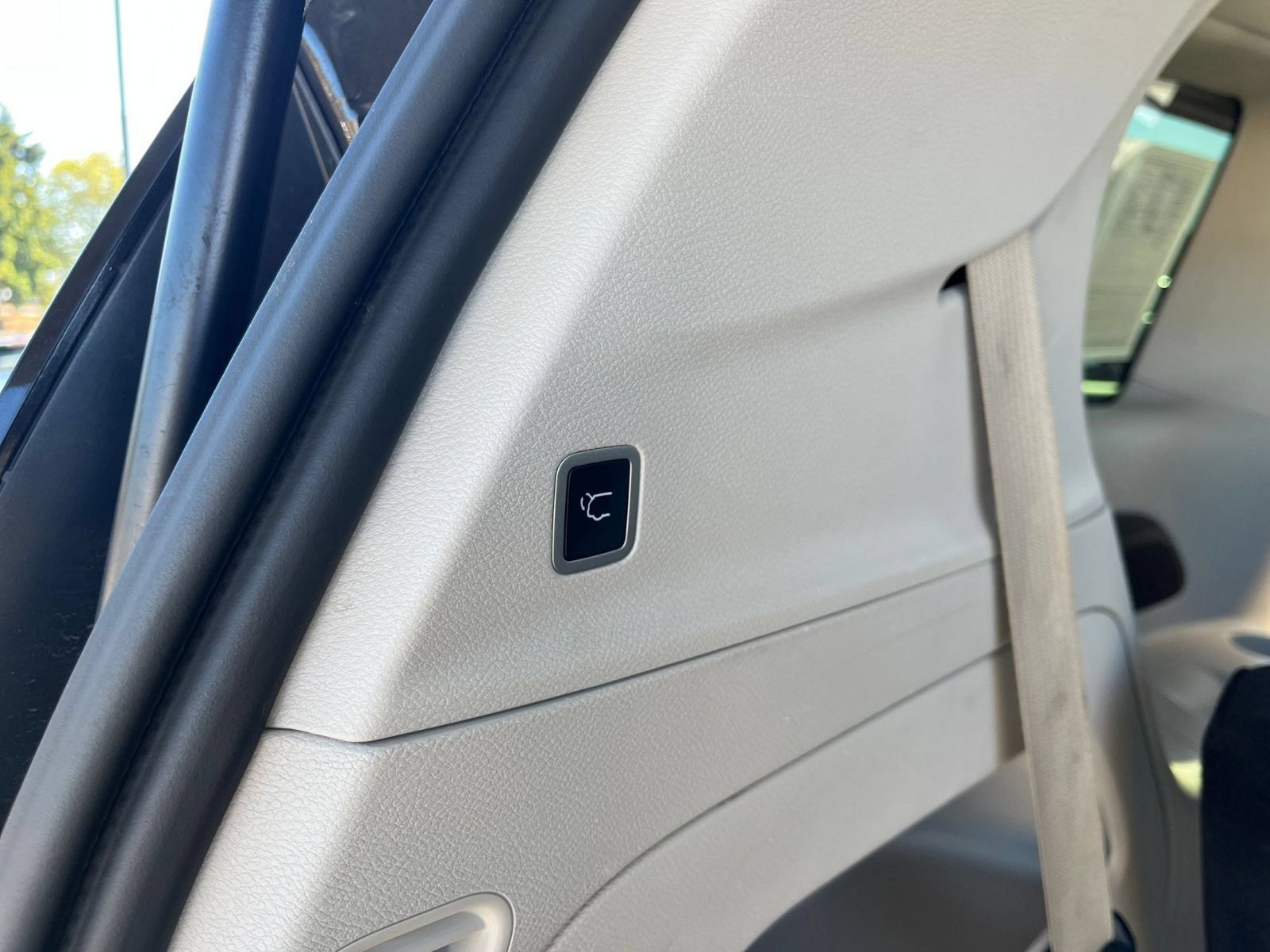 Used 2024 Chrysler Voyager LX FWD image 22