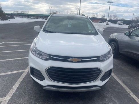 Used 2022 Chevrolet Trax LT w/ LT Convenience Package AWD/4WD image 3