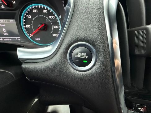 Used 2022 Chevrolet Traverse LT image 26