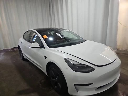 Used 2023 Tesla Model 3 Standard Range RWD image 3