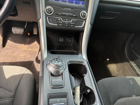 Used 2020 Ford Fusion SE FWD image 19