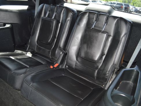 Used 2018 Ford Explorer XLT w/ Equipment Group 202A AWD/4WD image 22