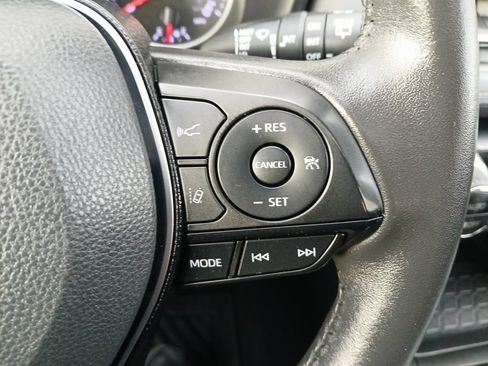 Used 2020 Toyota RAV4 XLE Premium FWD image 25