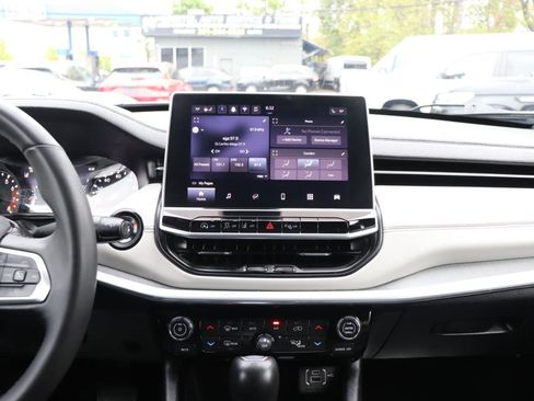 Used 2024 Jeep Compass Limited AWD/4WD image 19