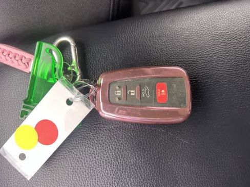 Used 2024 Toyota RAV4 XLE w/ Convenience Package image 21