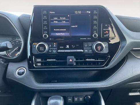 Used 2021 Toyota Highlander XSE image 17