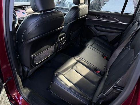 Used 2023 Jeep Grand Cherokee Limited w/ Luxury Tech Group II image 19