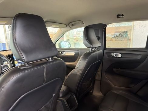 Used 2021 Volvo XC40 T5 Momentum AWD/4WD image 6
