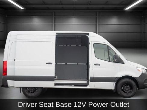 Used 2025 Mercedes-Benz Sprinter 2500 image 8