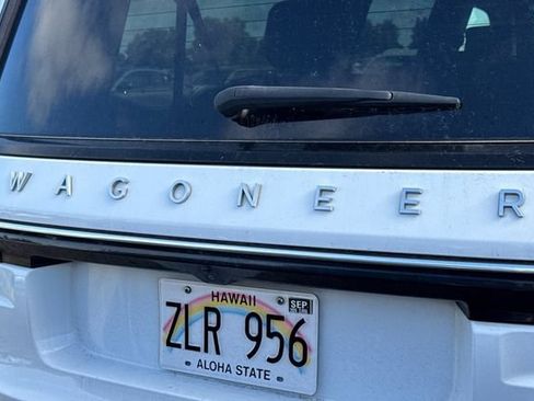 Used 2023 Jeep Wagoneer L Series III w/ Preferred Equipment Group AWD/4WD image 7