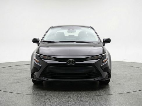 Used 2025 Toyota Corolla LE FWD image 2