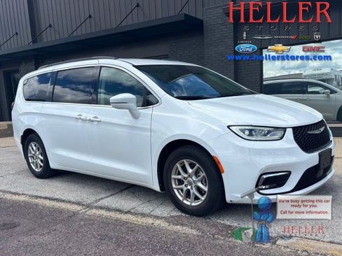 Used 2022 Chrysler Pacifica Touring-L FWD image 1