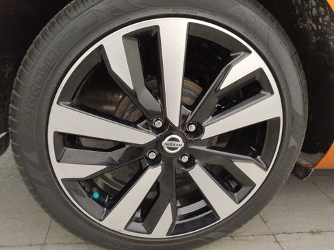 Used 2021 Nissan Versa SR FWD image 31