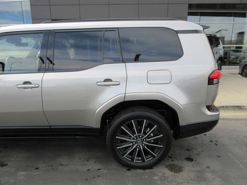 Used 2026 Lexus GX 550 w/ Cold Area Package image 4