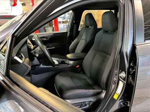 Used 2023 Toyota RAV4 SE image 10