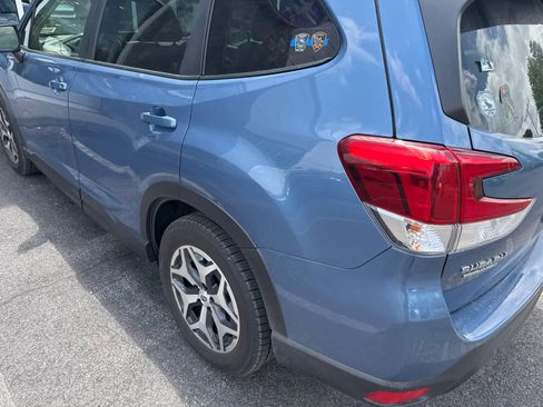 Used 2022 Subaru Forester Premium AWD/4WD image 2