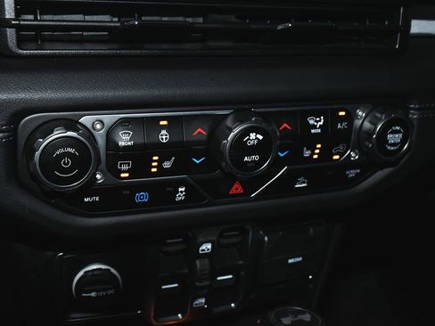 Used 2024 Jeep Wrangler Unlimited Sahara AWD/4WD image 24