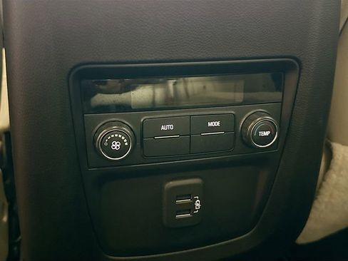 Used 2020 Buick Enclave Essence image 25