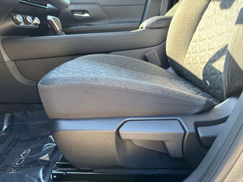 Used 2025 Nissan Kicks SV image 23