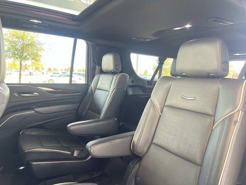 Used 2023 Cadillac Escalade ESV Premium Luxury image 23