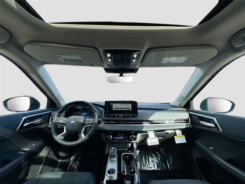 New 2026 Mitsubishi Outlander SE image 24