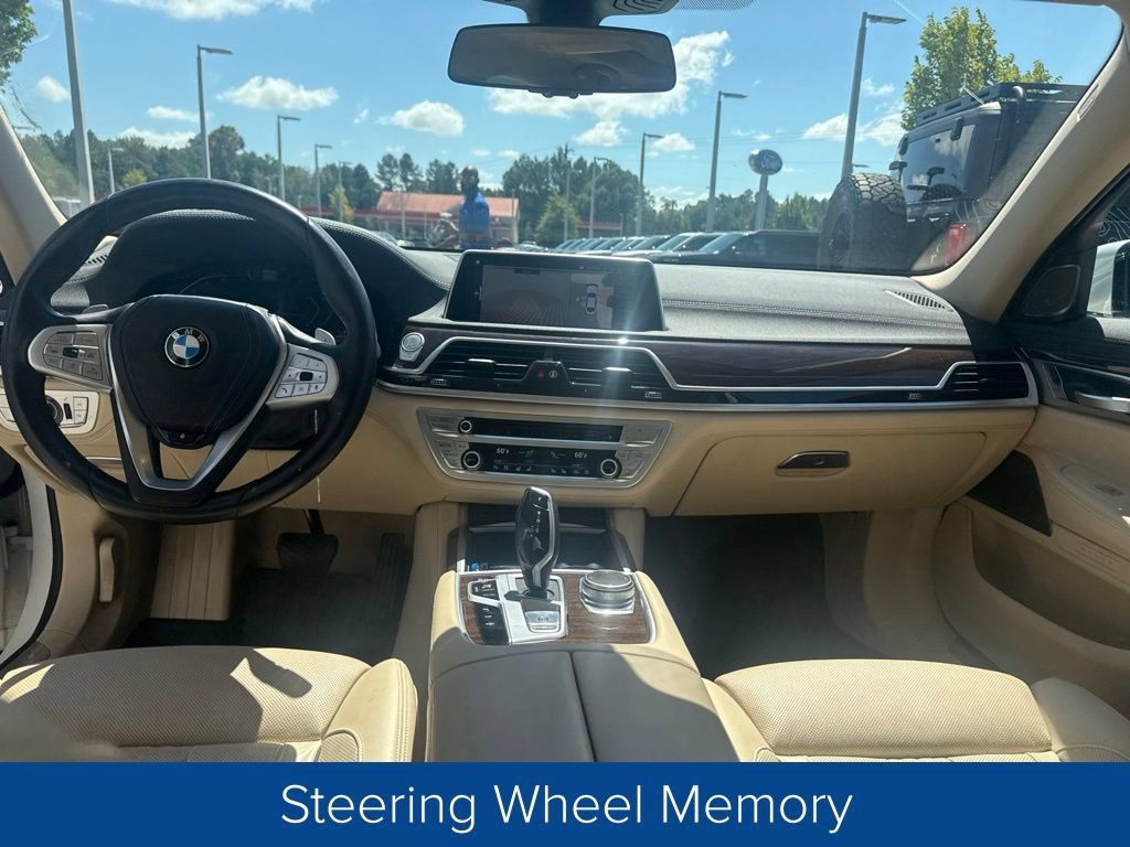Used 2020 BMW 750i xDrive AWD/4WD image 19