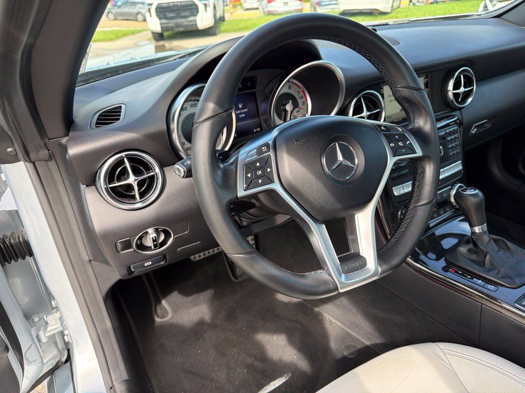 Used 2016 Mercedes-Benz SLK 350 image 8