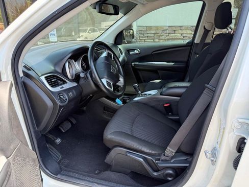 Used 2019 Dodge Journey SE FWD image 9