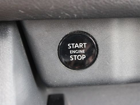 Used 2024 Nissan Rogue SV AWD/4WD image 39