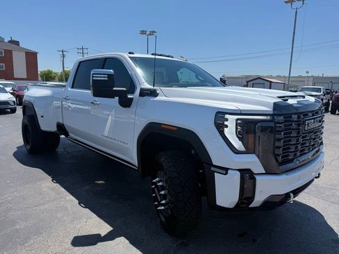Used 2024 GMC Sierra 3500 Denali Ultimate AWD/4WD image 4