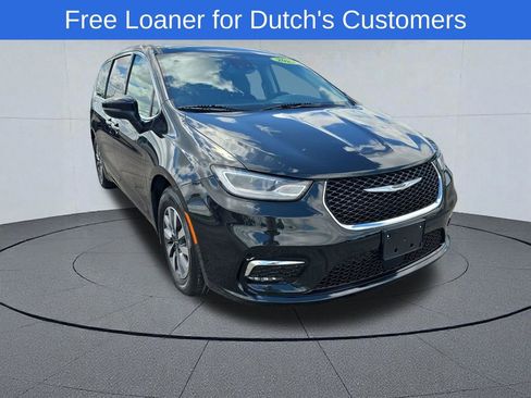 Used 2023 Chrysler Pacifica Touring-L FWD image 8