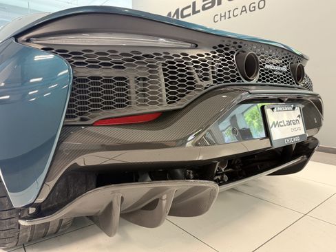 Used 2024 McLaren Artura RWD image 3