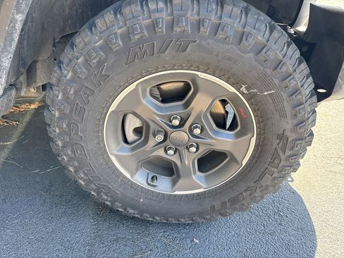 Used 2019 Jeep Wrangler Sport image 12