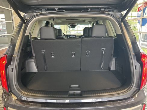 New 2025 Kia Telluride S image 9