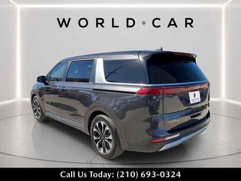 Used 2024 Kia Carnival EX image 5