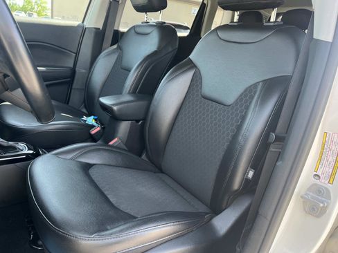 Used 2019 Jeep Compass Latitude AWD/4WD image 22
