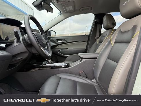 Used 2025 Chevrolet Trax ACTIV w/ Driver Confidence Package FWD image 30
