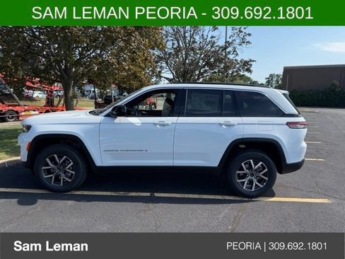 New 2027 Jeep Grand Cherokee Laredo AWD/4WD image 4