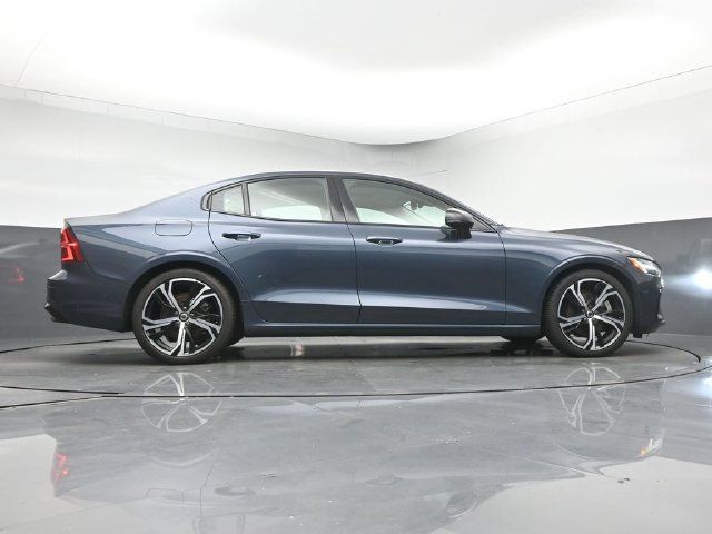 Used 2020 Volvo S60 T5 Momentum FWD image 17