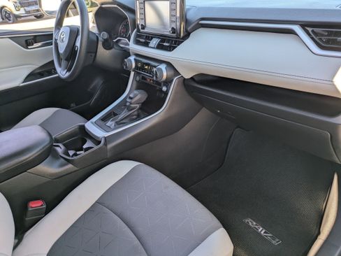 Used 2021 Toyota RAV4 XLE image 13