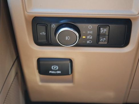 Used 2021 Ford F150 XLT AWD/4WD image 16