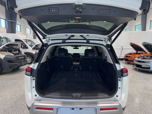 Used 2023 Nissan Pathfinder SL w/ SL Premium Package AWD/4WD image 9