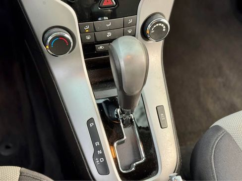 Used 2015 Chevrolet Cruze LS image 9